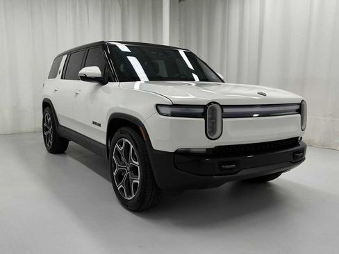 Used 2025 Rivian R1S Adventure image 2
