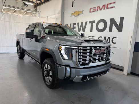 New 2026 GMC Sierra 2500 Denali w/ Denali Reserve Package image 2