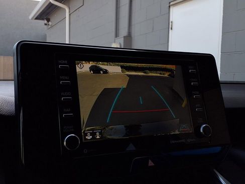 Certified 2021 Toyota Venza LE w/ Carpet Mat Package (TMS) image 9