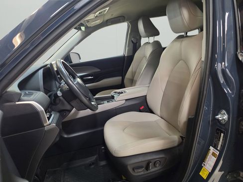 Used 2024 Toyota Grand Highlander AWD Hybrid image 11