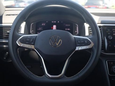 Used 2023 Volkswagen Atlas SE w/ Panoramic Sunroof Package AWD/4WD image 7