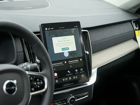 New 2025 Volvo XC90 B6 Plus w/ Protection Package Premier image 14