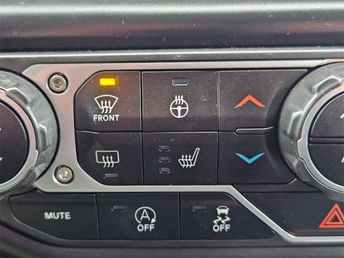 Certified 2023 Jeep Gladiator Willys image 30