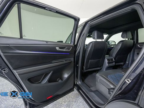 Used 2024 Volkswagen Atlas Cross Sport SEL Premium R-Line AWD/4WD image 26
