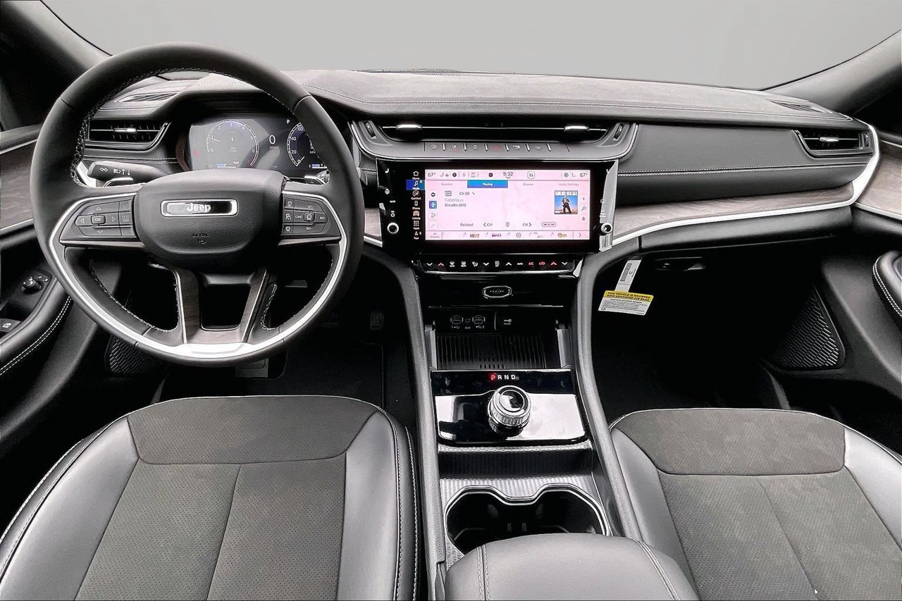 New 2026 Jeep Grand Cherokee Altitude RWD image 9
