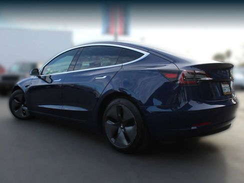 Used 2018 Tesla Model 3 Long Range image 3