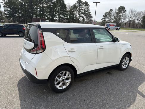 Used 2025 Kia Soul LX image 8