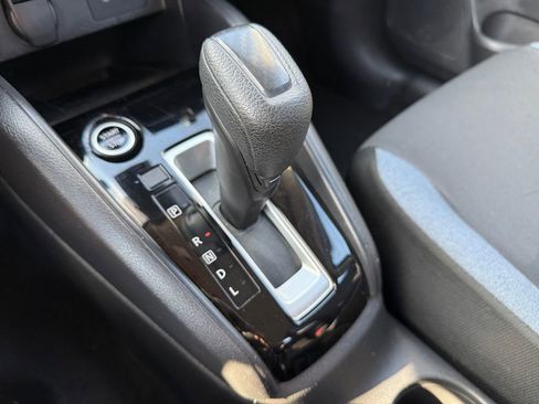 Used 2023 Nissan Versa SV image 6