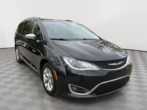 Used 2019 Chrysler Pacifica Limited FWD image 8