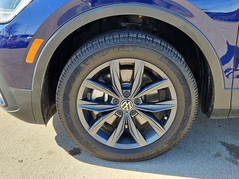 Certified 2022 Volkswagen Tiguan SE w/ Panoramic Sunroof Package image 5
