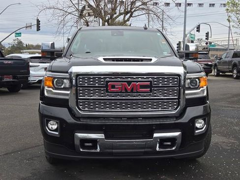 Used 2018 GMC Sierra 2500 Denali w/ Duramax Plus Package image 2