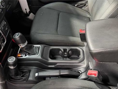 Used 2019 Jeep Wrangler Unlimited Sport S image 32