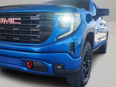 Used 2022 GMC Sierra 1500 Elevation image 2