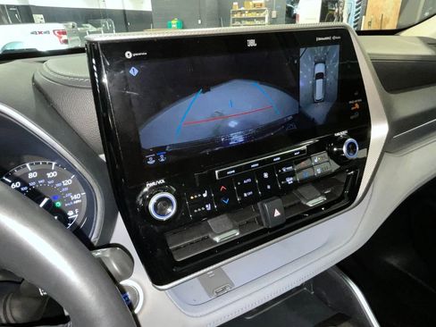 Used 2020 Toyota Highlander Platinum image 42