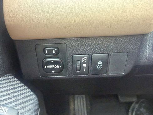Used 2015 Toyota RAV4 XLE AWD/4WD image 17