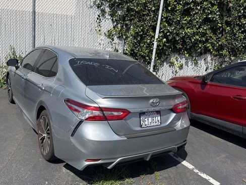 Used 2020 Toyota Camry SE FWD image 3