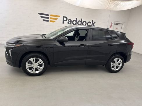 Used 2024 Chevrolet Trax LS FWD image 2