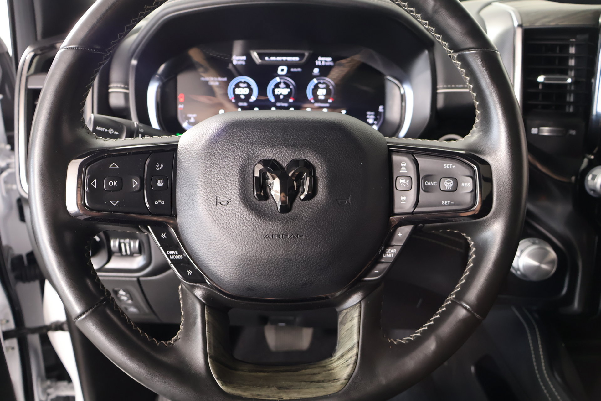 Used 2025 RAM 1500 Limited AWD/4WD image 3
