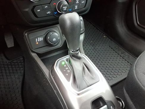 Certified 2022 Jeep Renegade Latitude AWD/4WD image 14