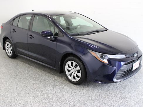 Used 2025 Toyota Corolla LE FWD image 4