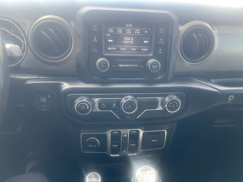 Used 2018 Jeep Wrangler Unlimited Sport S AWD/4WD image 15