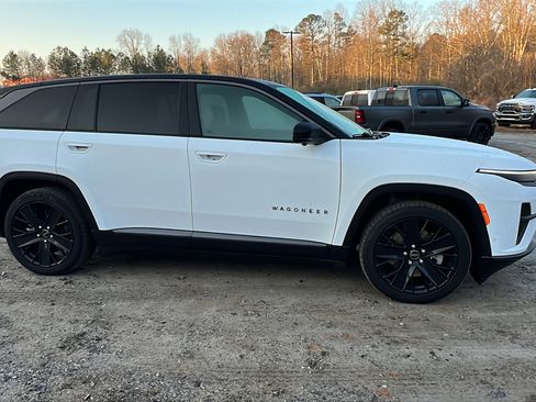 Used 2024 Jeep Wagoneer Launch Edition image 7