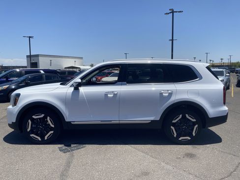 Used 2023 Kia Telluride S FWD image 3