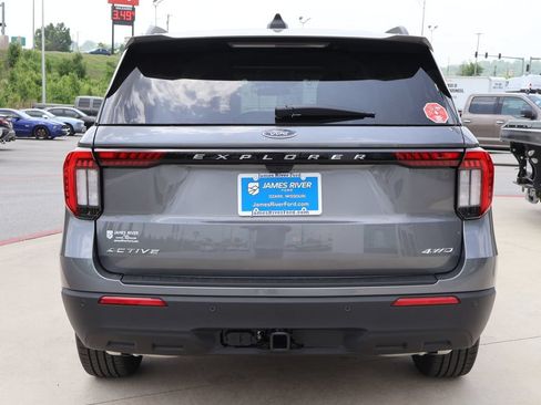 New 2026 Ford Explorer Active AWD/4WD image 4