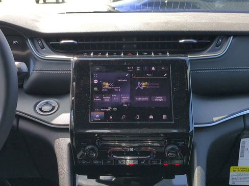 New 2025 Jeep Grand Cherokee Laredo AWD/4WD image 18