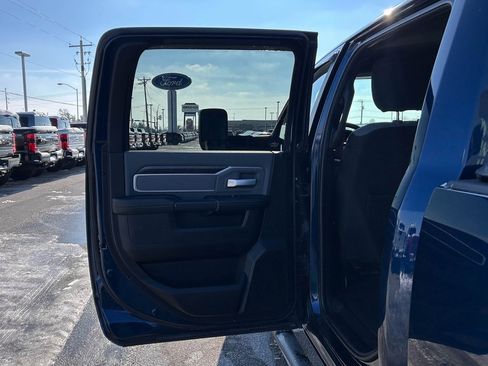 Used 2021 RAM 2500 Big Horn w/ Level 1 Equipment Group image 14