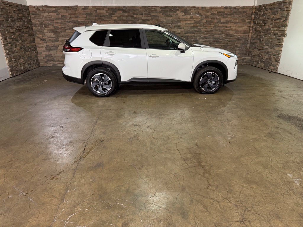 Certified 2026 Nissan Rogue SV w/ SV Premium Package FWD image 4