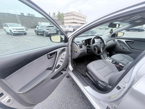 Used 2013 Hyundai Elantra GLS w/ Preferred Pkg FWD image 9