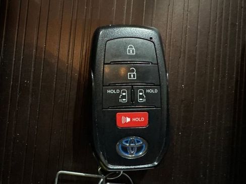 Certified 2021 Toyota Sienna LE FWD image 18
