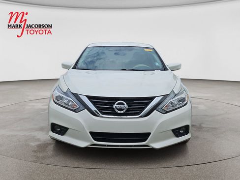 Used 2017 Nissan Altima 2.5 SV FWD image 2