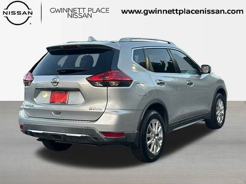 Used 2017 Nissan Rogue SV w/ SV Premium Package image 5