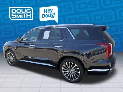 Used 2024 Hyundai Palisade Calligraphy image 3