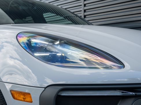 Certified 2023 Porsche Macan Turbo AWD/4WD image 15