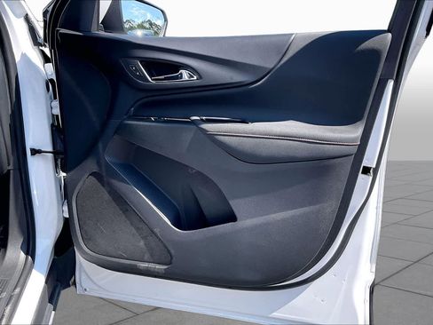 Used 2023 Chevrolet Equinox RS FWD image 23