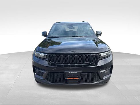 New 2025 Jeep Grand Cherokee Altitude AWD/4WD image 8