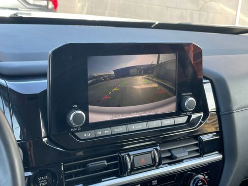 Used 2025 Nissan Pathfinder SV image 17