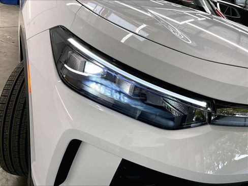 New 2026 Volkswagen Tiguan SE image 32