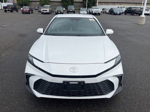 Used 2025 Toyota Camry SE image 2