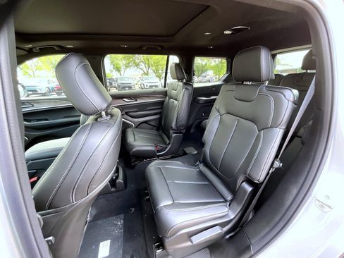 New 2026 Jeep Grand Cherokee L Limited w/ Limited Altitude Package AWD/4WD image 12