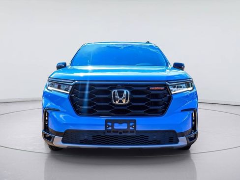 Used 2025 Honda Pilot TrailSport image 3