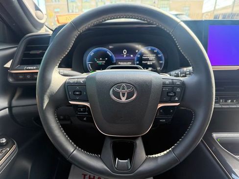 Used 2025 Toyota Crown Signia w/ Advanced Technology Package image 15