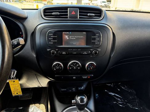Used 2016 Kia Soul + FWD image 13