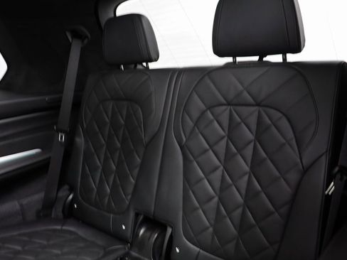 Certified 2025 BMW X7 xDrive40i w/ Executive Package image 16