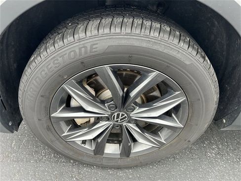 Used 2022 Volkswagen Tiguan SE image 17