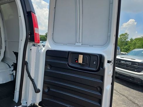 New 2026 GMC Savana 2500 w/ Driver Convenience Package RWD image 10