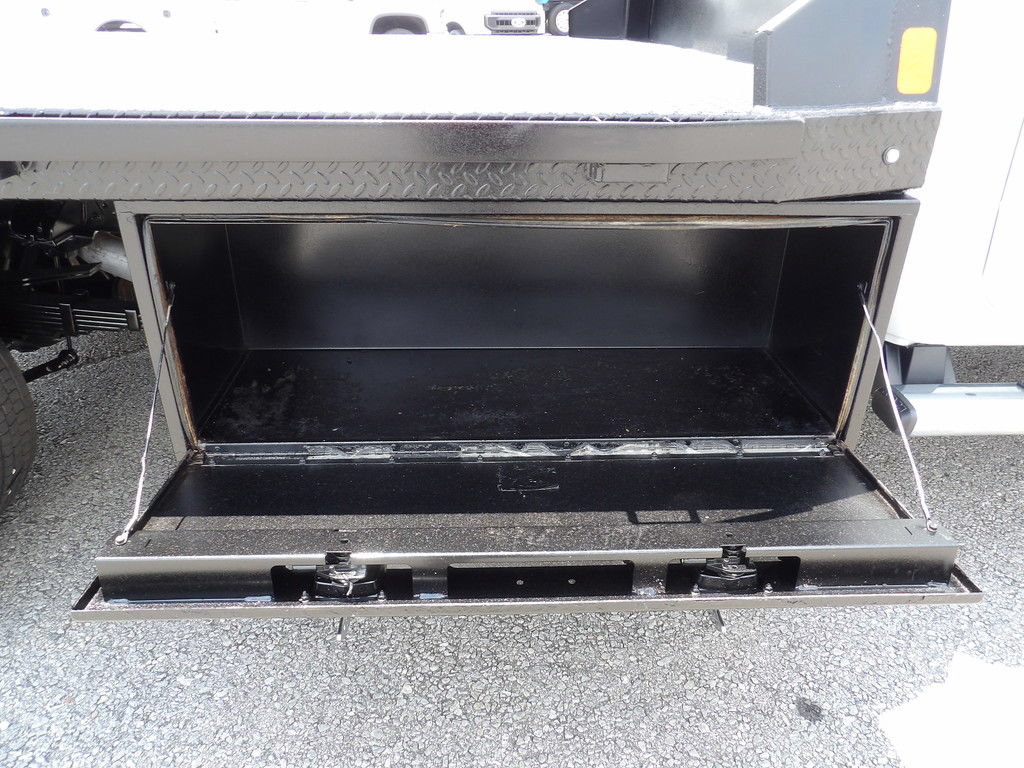 Used 2024 RAM 5500 Tradesman w/ Chrome Appearance Group AWD/4WD image 53